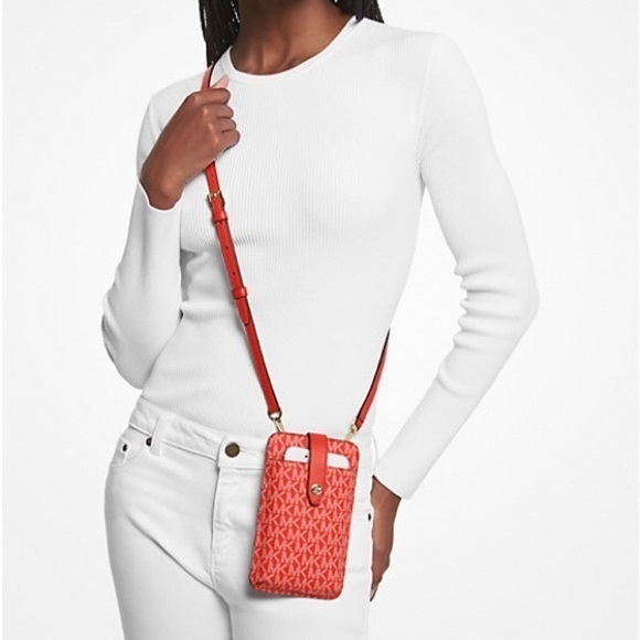 Michael Kors Handbags - Michael Kors Smartphone Crossbody Bag BRAND NEW